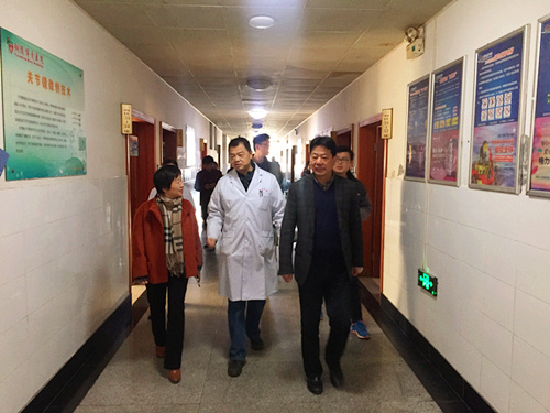 铜陵市副市长叶萍，市卫计委李业群主任来到铜陵博爱医院检查指导工作