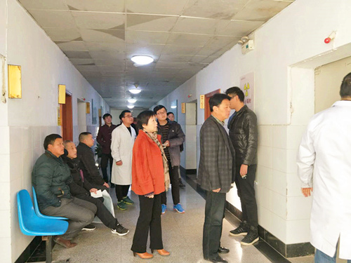 副市长叶萍，市卫计委李业群主任参观了我院门诊、120急救中心、影像科、住院部和手术室